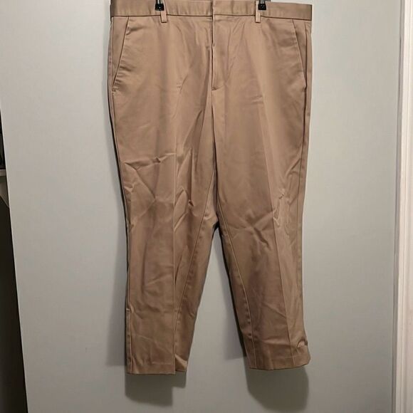 Dockers Men's Khaki Classic Fit Flat Front Career Work Dress Pants W38 L29 - Picture 1 of 10